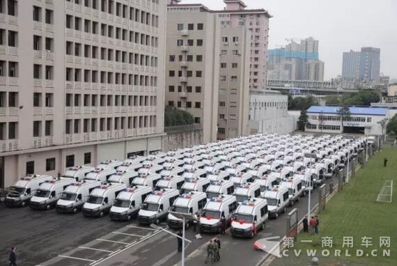 南京依維柯武警湖北省總隊(duì)防暴巡邏車圓滿交付！3.jpg