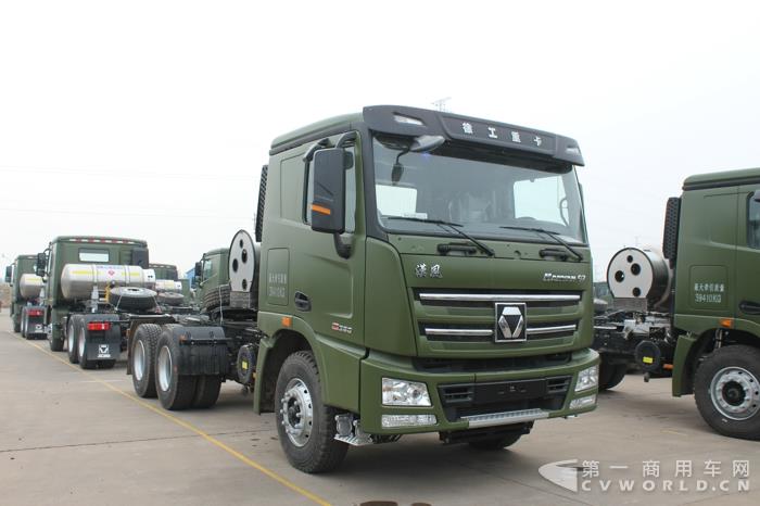 漢風(fēng)6×4 LNG牽引車(chē) (4).jpg