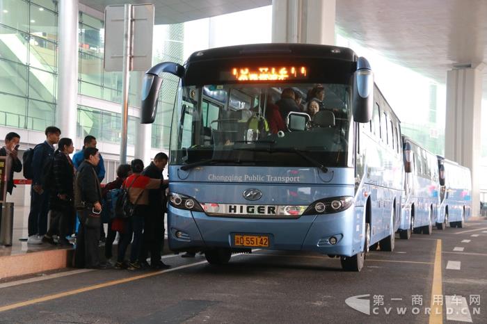 海格新能源客車投入重慶機場接駁線路.jpg