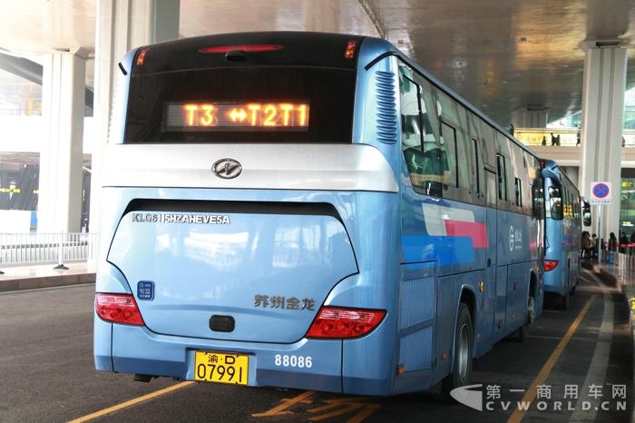 海格新能源接駁車成為機場一道靚麗風景線.jpg