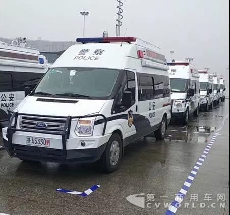 50輛神秘警車全新亮相武漢街頭1.jpg