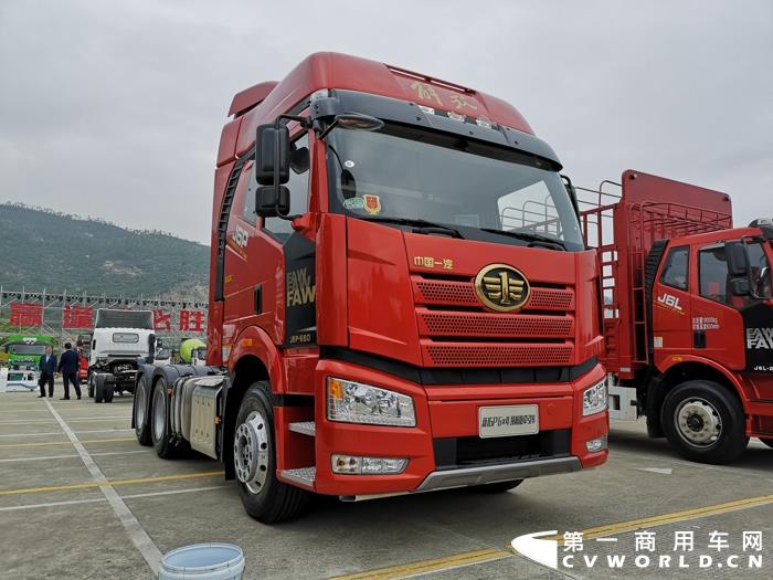 國六——新J6P 6×4領航版牽引車.jpg