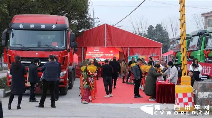 12月26日，紹興市隆鋒汽車銷售有限公司開業(yè)慶典暨北奔重卡紹興地區(qū)產(chǎn)品推介會在紹興市上虞區(qū)舉行。