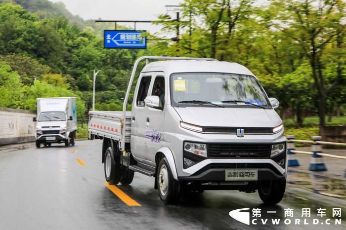 在市場整體銷量下滑的大環境下，唐駿汽車逆勢而上，共售出1251輛微卡，同比暴漲189.58%，成功躋身國內微卡市場銷量TOP 6行列。經過一系列品牌重塑、產品升級的唐駿汽車，交出了一份令人欣喜的成績單。