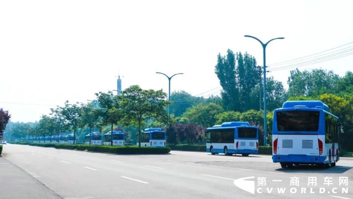 近日，211輛中通客車(chē)正式發(fā)往亞美尼亞首都埃里溫市，以更綠色、舒適、便捷的服務(wù)，助力當(dāng)?shù)厝嗣窆步煌ǔ鲂小?></a></li>
</ul>
</div>
<div   id=