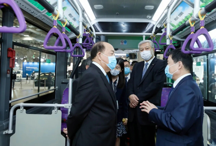 2021年11月12日，第十一屆中國(guó)（澳門）國(guó)際汽車博覽會(huì)在澳門威尼斯人金光會(huì)展中心拉開序幕，中通客車攜超級(jí)大巴H12、增程式N11、氫燃料N10、瑞通V59四款精品亮相。