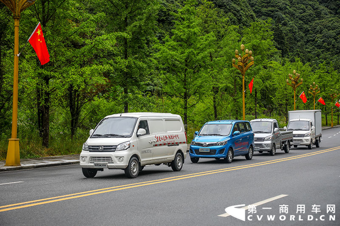 新龍馬汽車“重走紅色路 致敬新時代”品牌煥新之旅，從古田出發，途徑井岡山、遵義、延安，終于在嘉興畫上圓滿的句號。此行一路走來，新龍馬汽車用行動向外界傳遞出一個信號：新龍馬汽車將以煥然一新的面貌，大踏步向著中國自主品牌汽車強勢邁進，以創新為驅動力，在鞏固國內根據地的同時，開拓更廣闊的海外市場，讓中國汽車走向世界。

