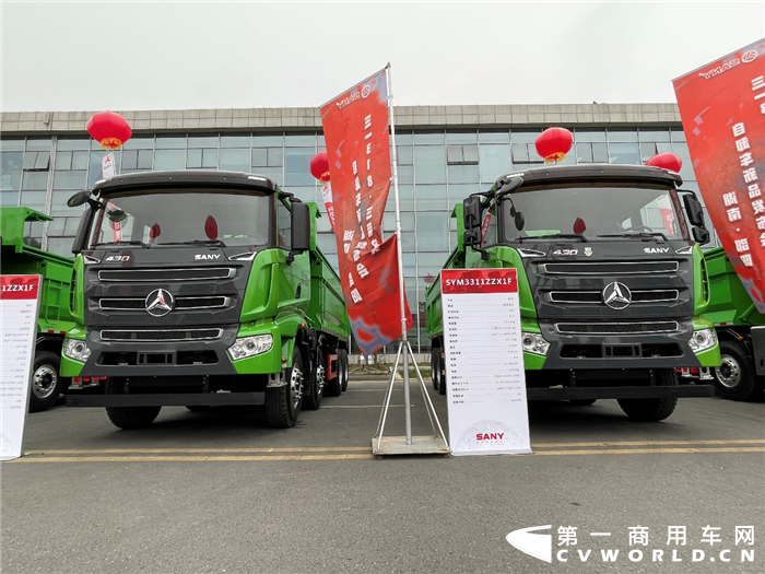 【第一商用車網原創】10月份，重卡市場整體表現仍顯疲軟，銷量已連續兩個月不足6萬輛。國內重型自卸車市場共計銷售7674輛，環比下降9%，同比大降55%。7674輛！10月份的重型自卸車市場再次刷新了2021年最低月銷量紀錄。