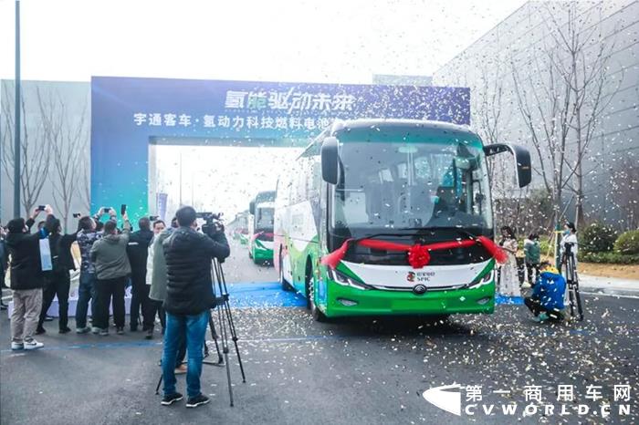 100輛宇通客車“氫”裝上陣！首批車輛奔赴北京助力冬奧.webp.jpg