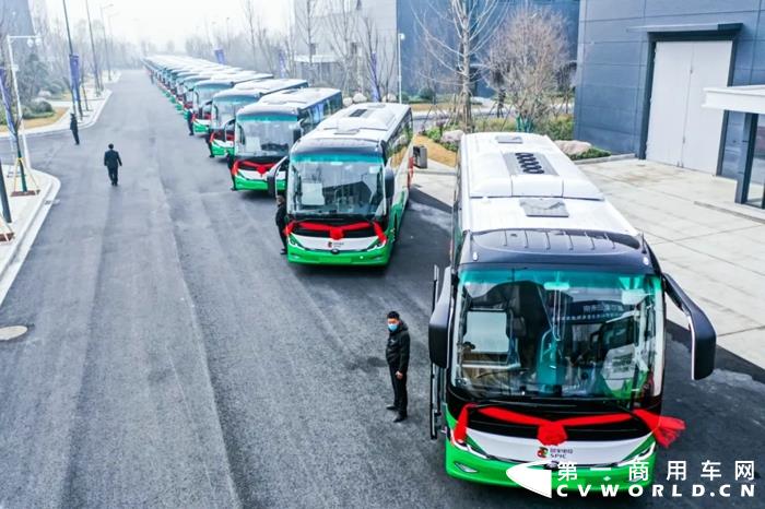 100輛宇通客車“氫”裝上陣！首批車輛奔赴北京助力冬奧3.webp.jpg