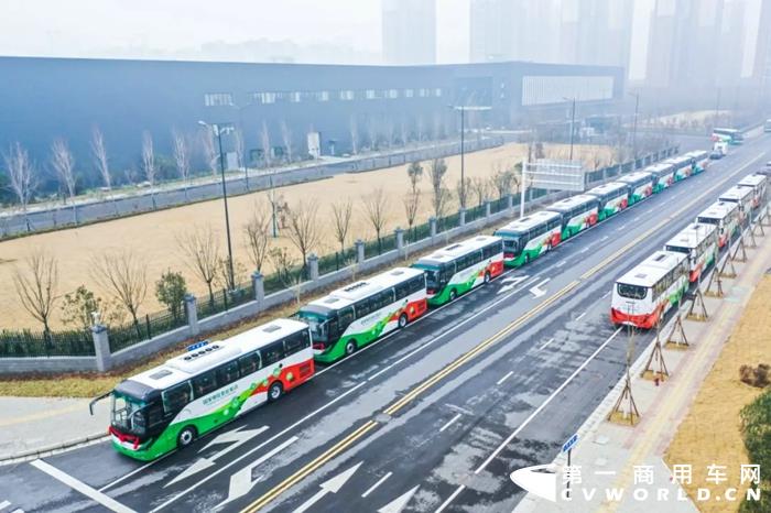 100輛宇通客車“氫”裝上陣！首批車輛奔赴北京助力冬奧4.webp.jpg