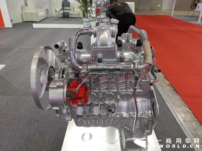 五十鈴JE493輕型發動機，排量2.771升 2.jpg