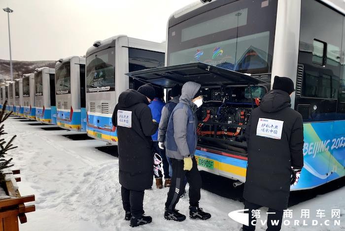 中通客車本次在北京、延慶和張家口賽區，累計共投入氫燃料客車、純電動客車、高端旅游客車等500余輛服務北京冬奧會，服務期間“零故障、零拋錨、零事故”，圓滿完成冬奧護航重任。