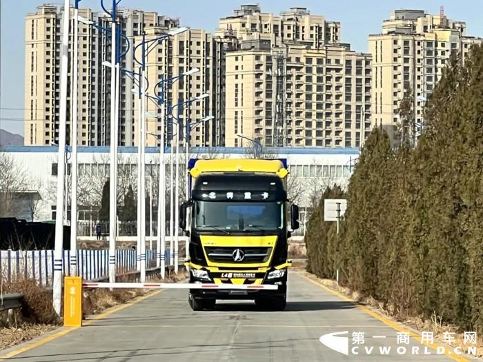 3月20日，北奔重汽舉辦中蒙口岸智慧通關(guān)無人駕駛車輛演示活動。