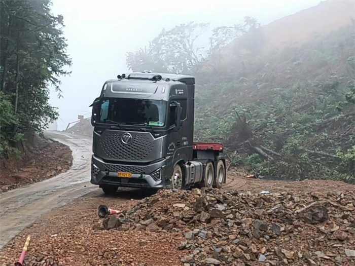 近日，隨著柴油油價突破9元大關，以運輸為生的貨車司機壓力倍增。