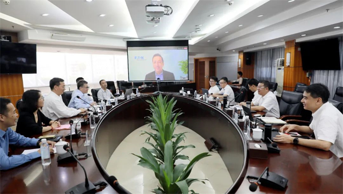 8月28日，玉柴股份與伊頓車輛集團(tuán)在玉林簽訂戰(zhàn)略合作協(xié)議，伊頓車輛集團(tuán)總裁Jo?o Faria（方吉安）、伊頓車輛集團(tuán)亞太區(qū)總裁楊博，玉柴股份總裁吳其偉見證簽約儀式。伊頓車輛集團(tuán)中國區(qū)總經(jīng)理張潔與玉柴股份副總裁陳海簽署戰(zhàn)略合作協(xié)議。