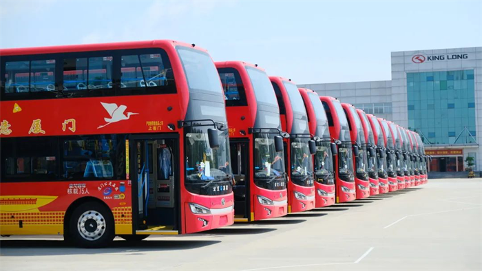 【第一商用車網 原創】今年前7個月，抗擊疫情、綠色出行、智能網聯、自動駕駛，以及海內外訂單交付等，為我國新能源客車領域貢獻了眾多熱議話題。進入8月份，各客車企業借助暑期旅游出行旺季及年底購置補貼期滿等行情，在新能源賽道上繼續全力沖刺，使得新能源客車市場傳播活躍度不斷升溫。