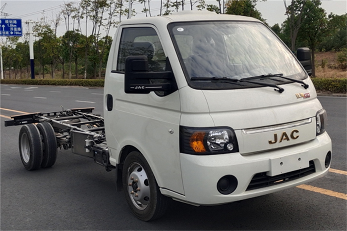 【第一商用車網 原創】眼下，柴油輕卡市場經歷過藍牌新規的過渡期后，各廠商也躍躍欲試，再度推出了各自的合規柴油輕卡產品。在第363批新車公示中，有哪些柴油輕卡底盤值得關注呢？