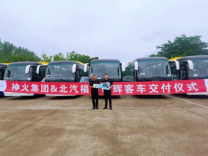 8月29日，福田歐輝客車正式向河南神火集團有限公司（以下簡稱“神火集團”）交付了20輛歐輝BJ6117純電動城間客車，為神火集團員工提供通勤服務。