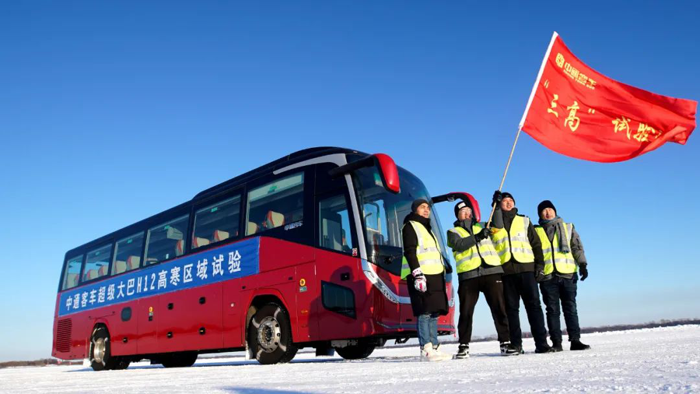 【第一商用車網(wǎng) 原創(chuàng)】2022年，我國商用車行業(yè)受經(jīng)濟(jì)減速、疫情反復(fù)等多重因素影響，客車行業(yè)繼續(xù)下行，全年預(yù)計(jì)將出現(xiàn)超2成的下降。在復(fù)雜多變的市場(chǎng)環(huán)境下，客車企業(yè)各有各的“活法”，有的企業(yè)就“活”得異常出彩，中通客車就是其中的代表。