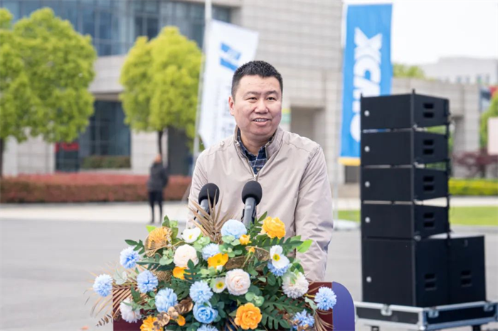 駕駛室變電池，百噸級“無人駕駛礦卡”，今日下線問世！