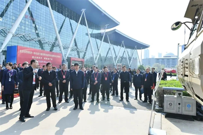 5月10日至11日，內蒙古自治區加快推進一體化能力建設暨先進技術成果轉化對接會在包頭市國際會展中心召開。國家有關部委領導，內蒙古自治區黨委常委、包頭市委書記丁繡峰，自治區副主席代欽等自治區領導和各盟市有關領導出席對接會。