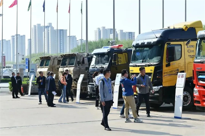 5月10日至11日，內蒙古自治區加快推進一體化能力建設暨先進技術成果轉化對接會在包頭市國際會展中心召開。國家有關部委領導，內蒙古自治區黨委常委、包頭市委書記丁繡峰，自治區副主席代欽等自治區領導和各盟市有關領導出席對接會。