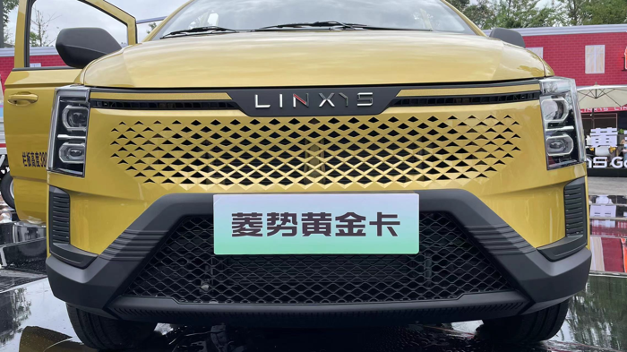 【第一商用車網(wǎng) 原創(chuàng)】有別于其它微卡車型的是，其采用了兼顧成本與效率的混合動力，為用戶打開了更多降低運營成本的可能。