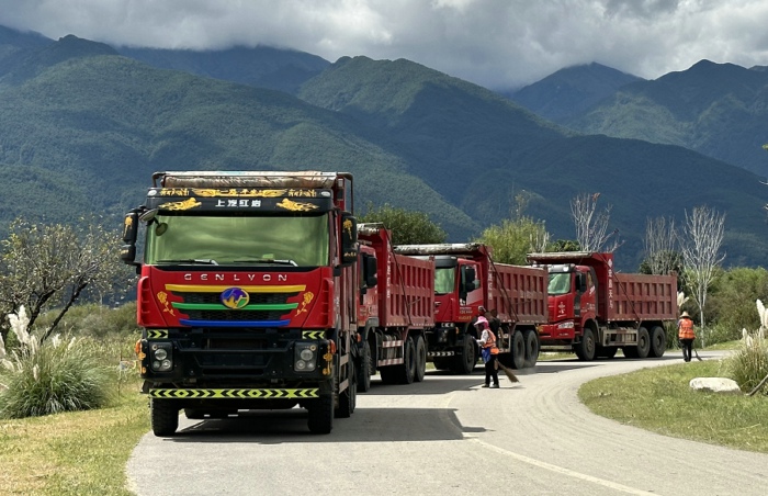 紅巖自卸車(chē)云南3.jpg