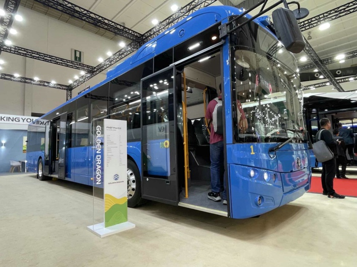 【第一商用車網 原創】今年，對我國客車行業而言，海外市場是“香餑餑”，是拉動業績增長的重要引擎。伴隨著電動化席卷全球，中國品牌客車將迎來更多的機會，新能源客車已成為中國制造在海外市場的一張靚麗名片。當下，各家企業都在發力海外市場，誰將會成為最大贏家呢？