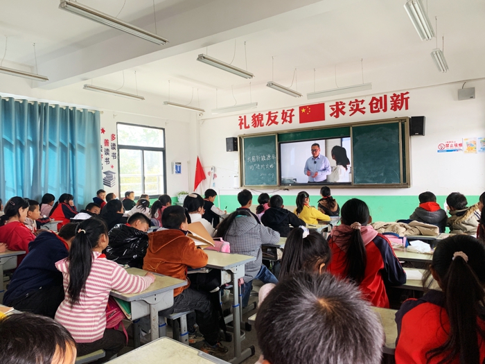 近日，由中國下一代教育基金會(huì)與中國平安共同主辦，科技日報(bào)社媒體支持的青少年科技素養(yǎng)提升計(jì)劃“科技燃?jí)?科技型企業(yè)開放日”主題直播課《我國新能源車的“進(jìn)階攻略”》順利播出！