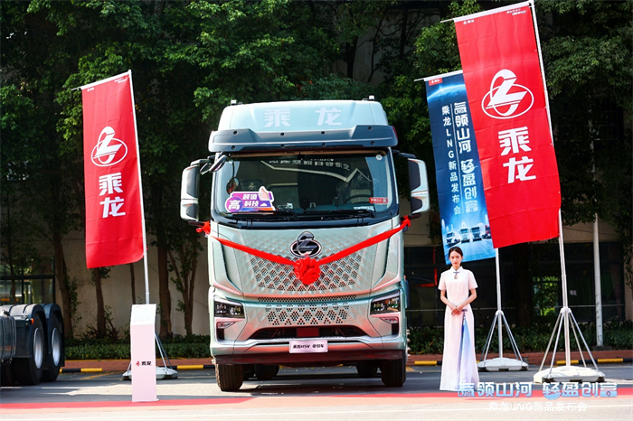 近日，有著“中國汽車市場發展風向標”之稱的廣州車展臨近收官，新能源汽車無疑是本屆廣州車展的“主角”，自主品牌實力出圈，更多新車型同臺競技、大放異彩，汽車市場已經進入新時代高質量發展的快車道。