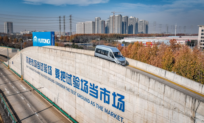 在客車市場中，由于輕客車型擁有較為廣泛的應用場景和靈活的改裝空間，所以占據著較大的市場份額，并且競爭日益激烈。特別是近幾年來，隨著出行需求的變化，市場形態、應用場景也隨之發生改變，輕客市場正面臨著產品在各個細分市場的重新定位。