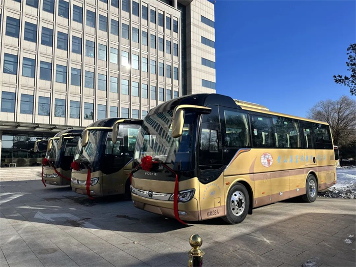 12月19日，福田歐輝BJ6906城間客車批量交付黃山市海富旅游汽車有限公司，不僅為游客帶來了更加便捷、安全、舒適的出行體驗，也為當地旅游客運高質量發展注入了新的活力。