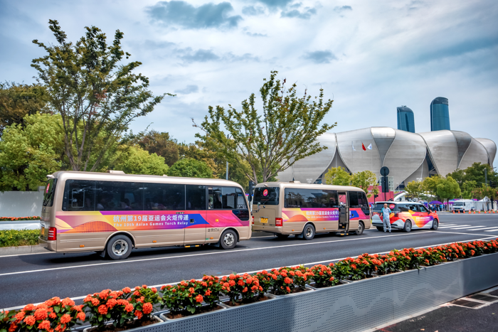 2023年，中國(guó)汽車產(chǎn)銷量首次邁上3000萬輛臺(tái)階，汽車強(qiáng)國(guó)的巨幅畫卷正在徐徐鋪展。回望這一年，中國(guó)汽車格局發(fā)生了巨大變化，新技術(shù)加速落地，新產(chǎn)品花樣層出，掀起了新一輪市場(chǎng)競(jìng)爭(zhēng)的序幕。