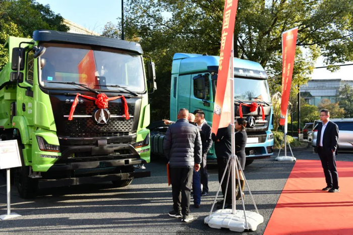 【第一商用車網 原創】近日，北奔重汽牽手商用車后市場領軍企業高山集團，就2000輛訂單首批交付300輛道路救援服務輕卡舉行了簽約儀式，除了為道路救援力量壯大了聲勢，更重要的是，拉開了北奔重汽在中輕卡業務板塊的序幕。