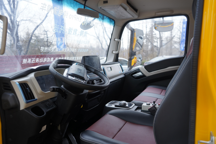 濰柴新能源商用車推出清障車新品4.png