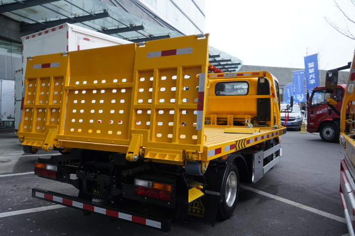濰柴新能源商用車推出清障車新品7.png
