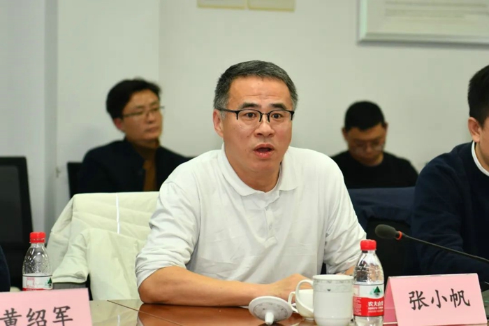 東風(fēng)商用車與中聯(lián)重科進行戰(zhàn)略合作研討2.jpg