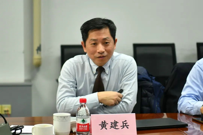 東風(fēng)商用車與中聯(lián)重科進行戰(zhàn)略合作研討3.jpg