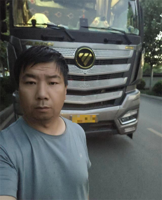 在貨運這條充滿艱辛與挑戰的道路上，一輛可靠耐用的車輛是卡友們賺錢養家的得力助手，更是他們迎風破浪、砥礪前行的堅實后盾。然而，面對油氣價差的持續擴大和日益嚴峻的市場環境，越來越多的卡友將目光投向了天然氣重卡。