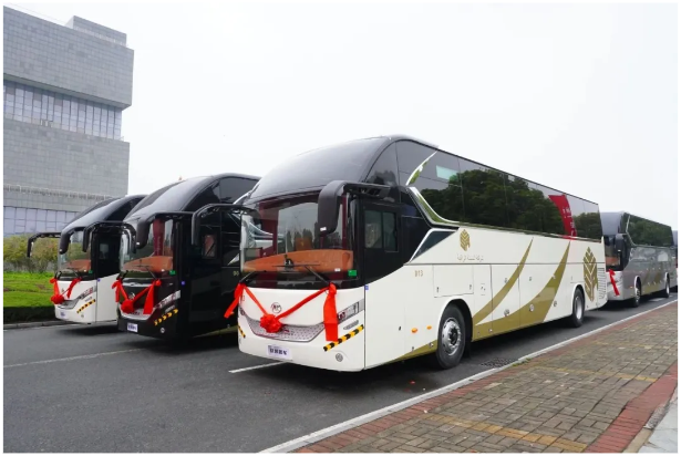 中東客車市場是玉柴最大的海外客車市場，發(fā)動機保有量已突破3萬臺，占據(jù)市場份額70%以上。眾多搭載玉柴發(fā)動機的中國品牌客車廣泛服務于中東朝覲客運及公共交通