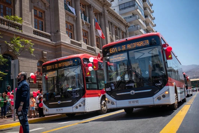 2024年4月19日， 出口哥倫比亞的批量中通H11旅游客車，在山東聊城正式交付！與全球旅游市場升級同頻共贏，中通H11旅游大巴全球版圖再“+1”！