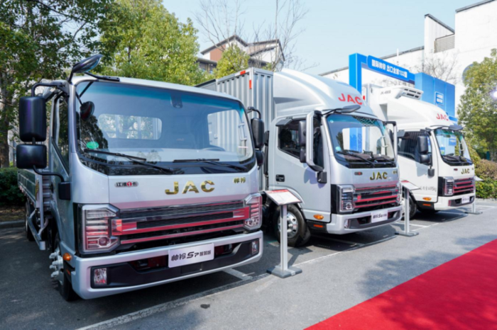 【第一商用車網 原創】作為傳統的銷售旺季，今年4月份卡車市場旺季的成色并不高，整體銷量環比3月份下降23%，同比也僅增長了1%。作為卡車市場占比最大的細分領域，4月份輕卡市場表現又是如何呢？