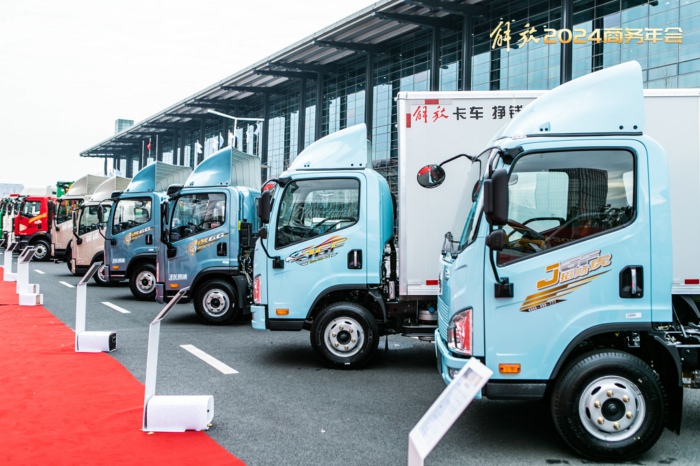 【第一商用車網 原創】作為傳統的銷售旺季，今年4月份卡車市場旺季的成色并不高，整體銷量環比3月份下降23%，同比也僅增長了1%。作為卡車市場占比最大的細分領域，4月份輕卡市場表現又是如何呢？