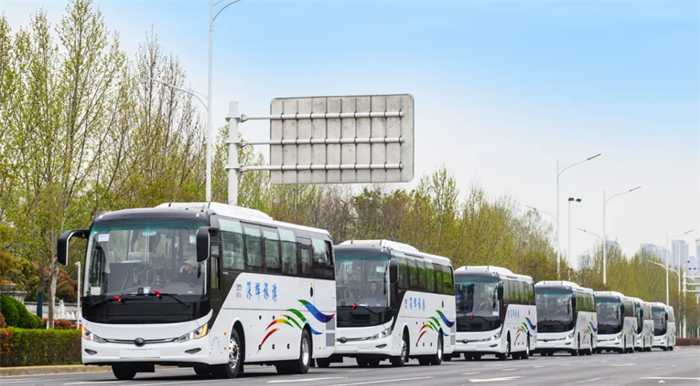 【第一商用車網 原創】4月，新能源客車市場熱鬧非凡，品牌傳播熱點層出不窮，市場呈現加速回暖跡象。