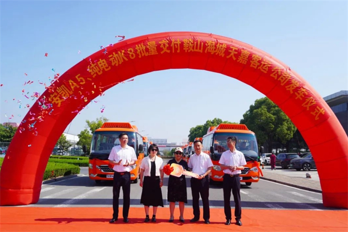 【第一商用車網 原創】得益于全國文旅市場“熱”力十足，5月份，客車市場迎來了又一波訂單熱潮。