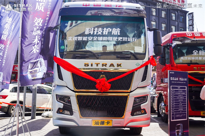 【第一商用車網(wǎng) 原創(chuàng)】進(jìn)入2024年，天然氣重卡市場“熱度”仍然居高不下。據(jù)第一商用車網(wǎng)掌握的終端銷量數(shù)據(jù)（交強(qiáng)險口徑，不含出口和軍品）顯示，2024年1-4月，國內(nèi)天然氣重卡市場累銷7.16萬輛，同比增長144%，比去年同期多銷售約4.22萬輛。行業(yè)專家預(yù)測，隨著加氣站建設(shè)逐步完善，油氣差價的進(jìn)一步拉大，再加上“雙碳”戰(zhàn)略推進(jìn)等，下半年的天然氣重卡市場依舊有較大增長機(jī)遇。