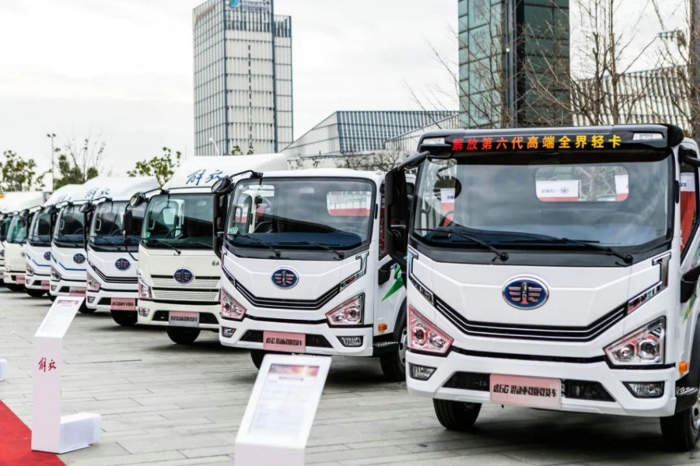 【第一商用車網 原創】5月份，卡車市場整體銷量環比4月份下降4%，同比也僅增長了2%。作為卡車市場占比最大的細分領域，5月份輕卡市場表現又是如何呢？