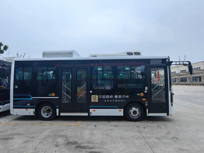 近日，中車又有40臺新能源公交車亮相“中國酒城”瀘州，在旅游觀光線路“上崗”運營。截至目前，已有171臺中車新能源公交車穿梭在瀘州大街小巷，為推動瀘州綠色發展、建設高品質生活宜居地作出了積極貢獻。